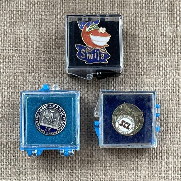 LOT of 3 Pins Collectibles Pins in box Collector Pins Fashion Jewelry - Picture 1 of 8